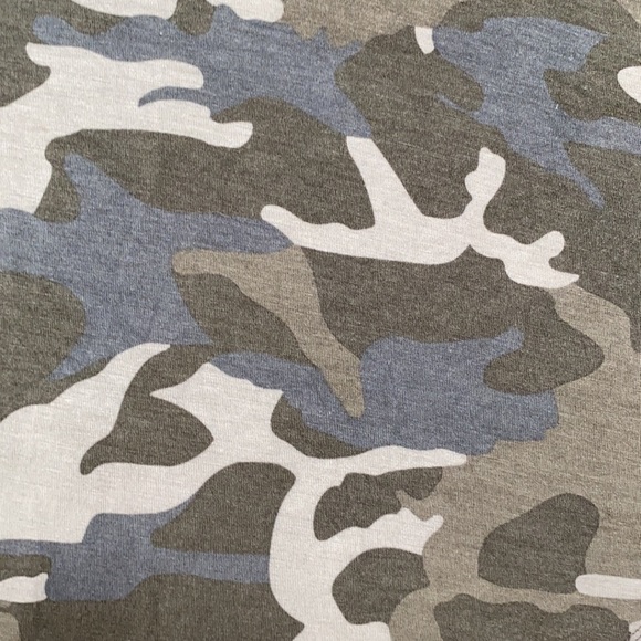 Zenana Premium V-neck Tee 💗 Camouflage - Picture 10 of 11